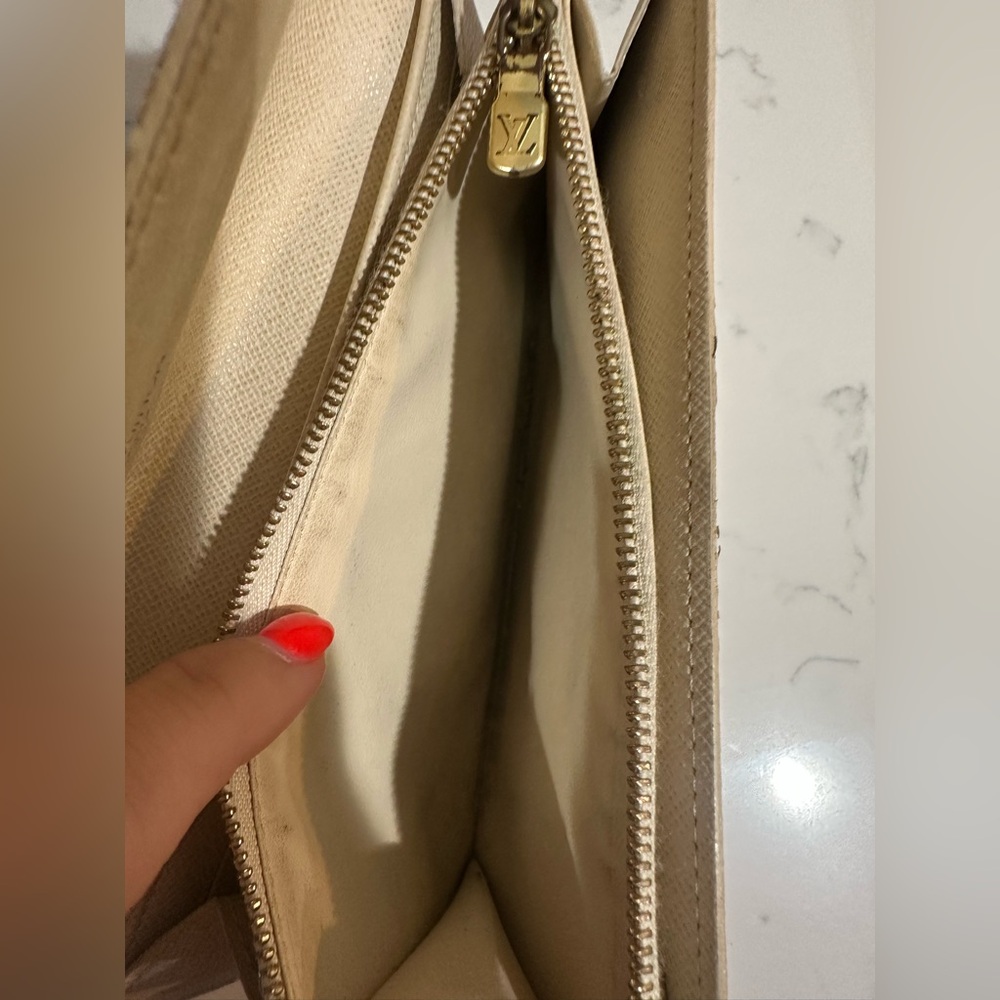 Louis Vuitton Damier Azur Wallet in Cream and Gray - Picture 6 of 13